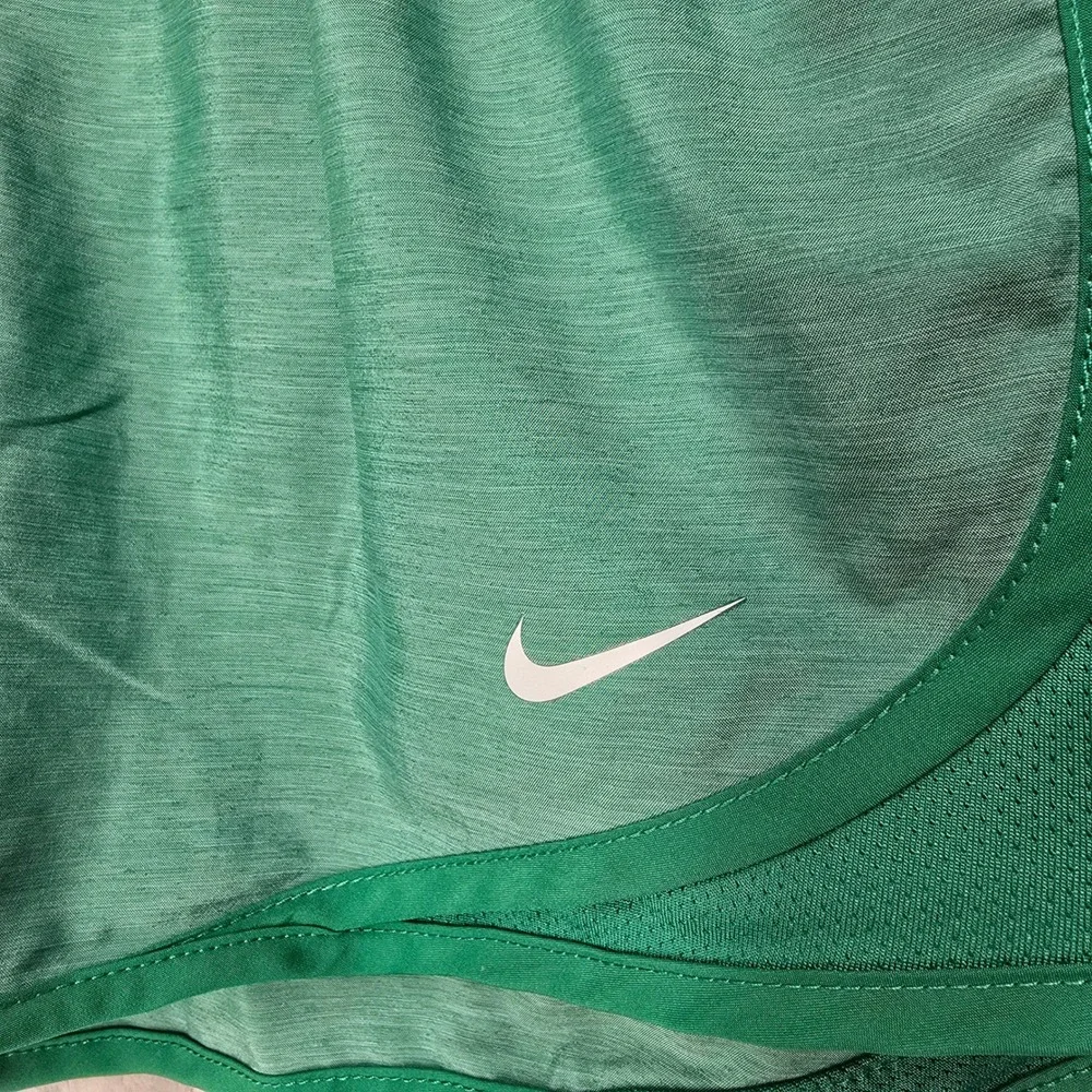 Nike Running Shorts Women Small Green Dri-Fit Heathered Elastic Waist Mesh Sides